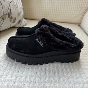 Skechers Women's Black Fuzzy Mules